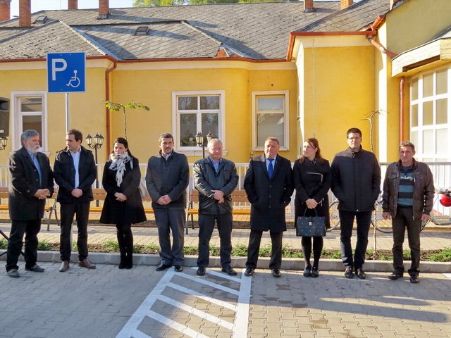 Átadták a felújított felnőtt háziorvosi rendelőt 01